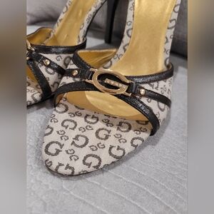 Guess classic Monogram slides size 8M